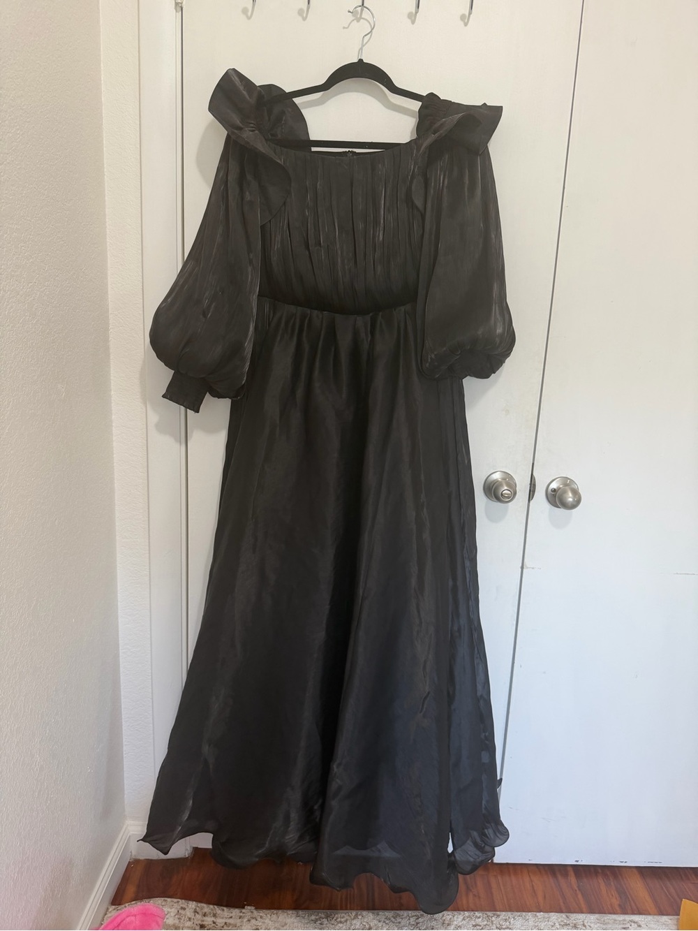 Black Formal Maxi Dress with Bow Sleeves & Rhinestone Belt Costume – M/L